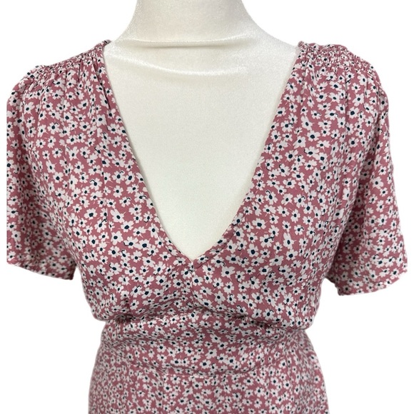 ABERCROMBIE & FITCH Women’s Sz M Cottage Floral Pink Tulip Hem Short Sleeve V - Picture 5 of 8